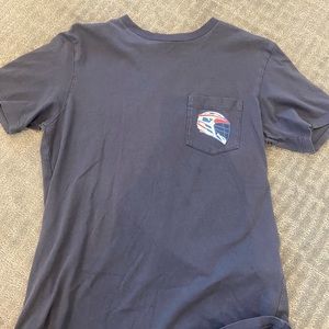 Vineyard Vines mens tee, navy with lacrosse image on back, size XS